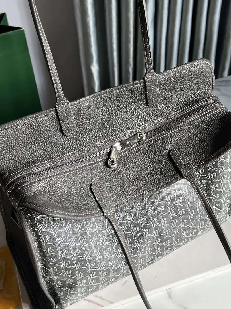 Goyard HARDY2PMLTY07CG07P Hardy PM Bag Gray