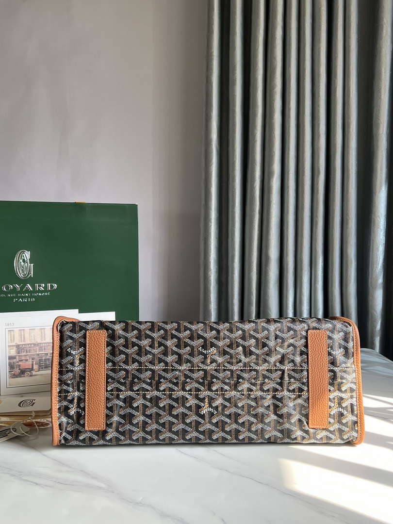 Goyard HARDY2PMLTY07CG07P Hardy PM Bag Brown