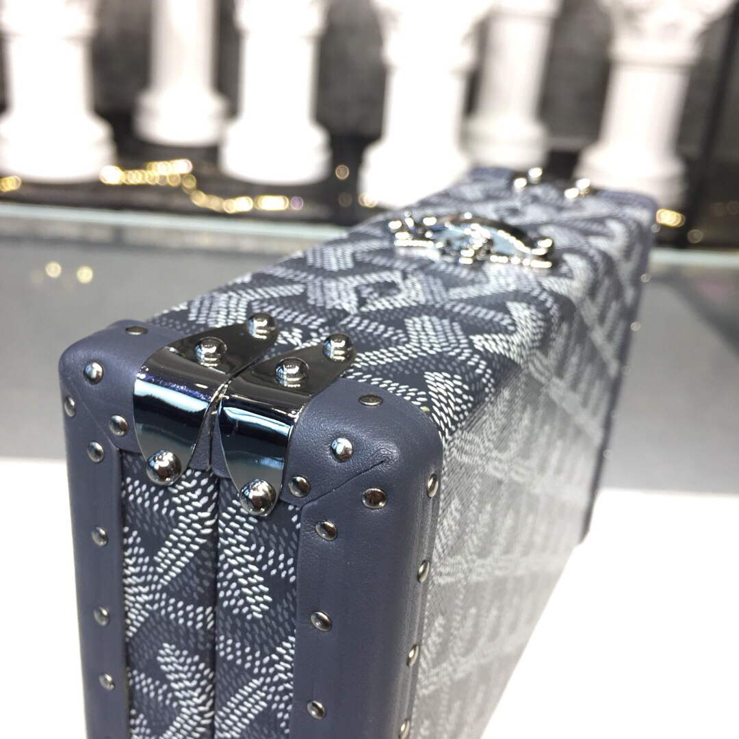 Goyard MINA08PMLTY01CL01P Minaudi¨¨re Trunk Bag Gray