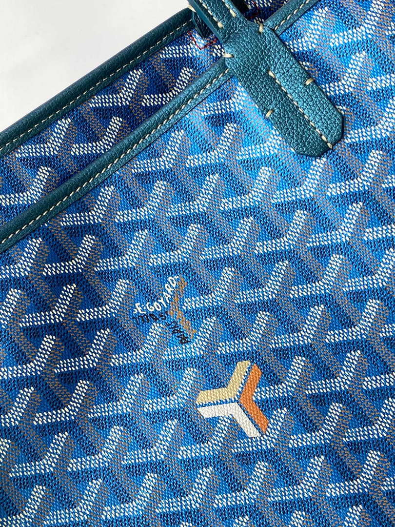 Goyard MMLTY01CL03P Artois MM Bag Pearly Blue