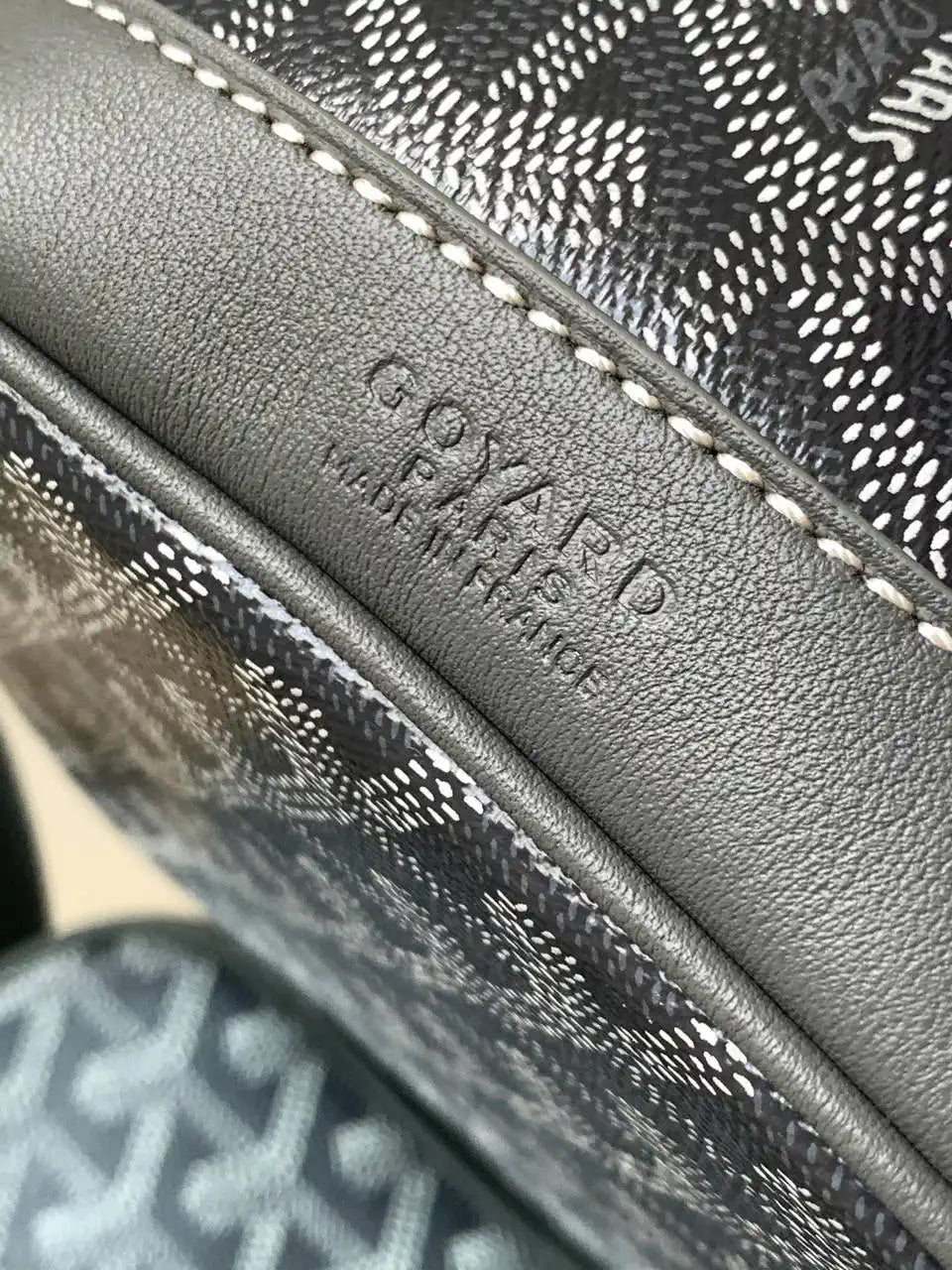 Goyard PEFLOTPMLTY01CL03P Petit Flot Bucket Bag Gy9009