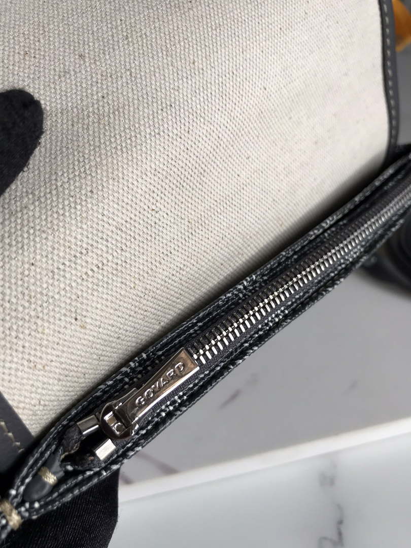 Goyard PLUMETPMLTY50CL50P Portefeuille Plumet Pocket Wallet Gray