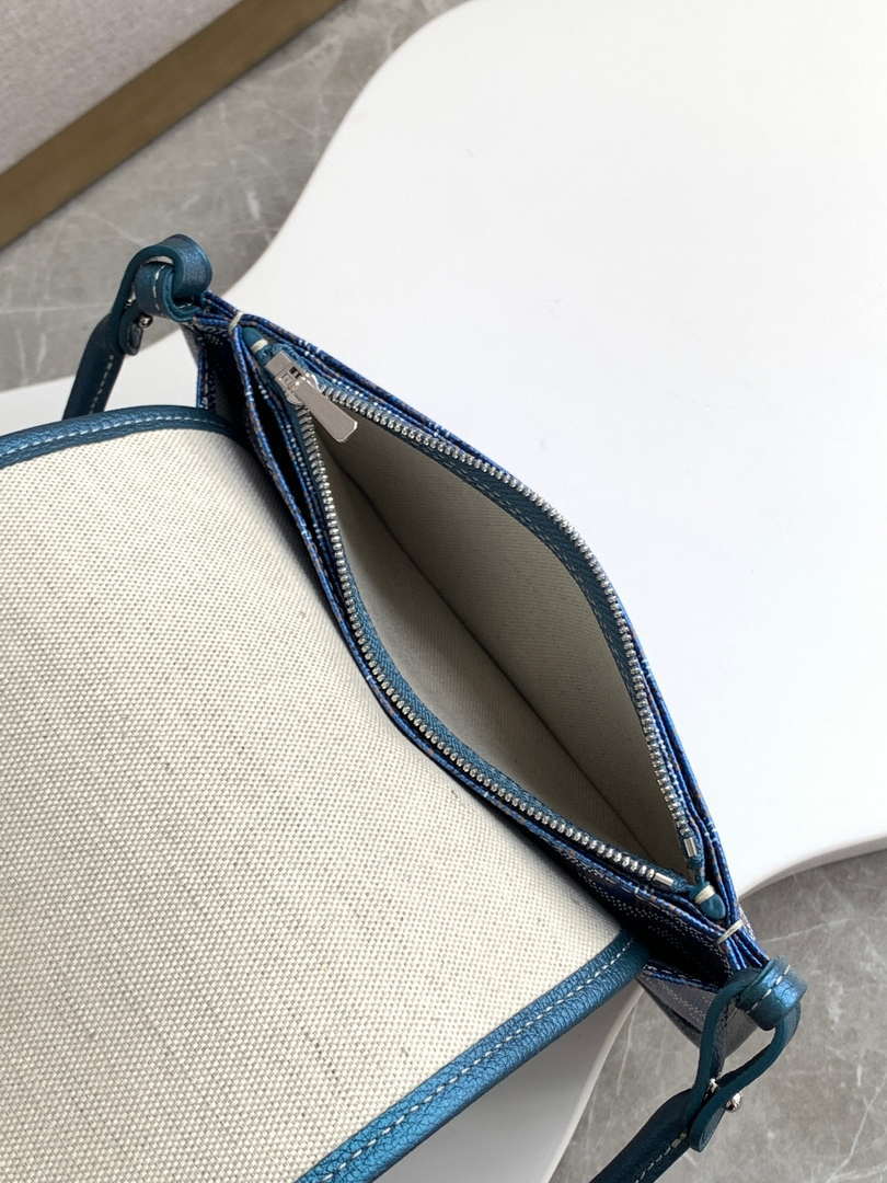 Goyard PLUMETPMLTY50CL50P Portefeuille Plumet Pocket Wallet Pearly Blue