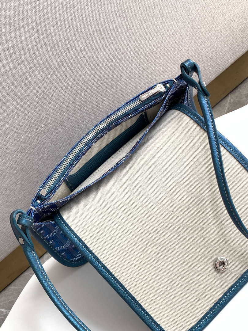 Goyard PLUMETPMLTY50CL50P Portefeuille Plumet Pocket Wallet Pearly Blue
