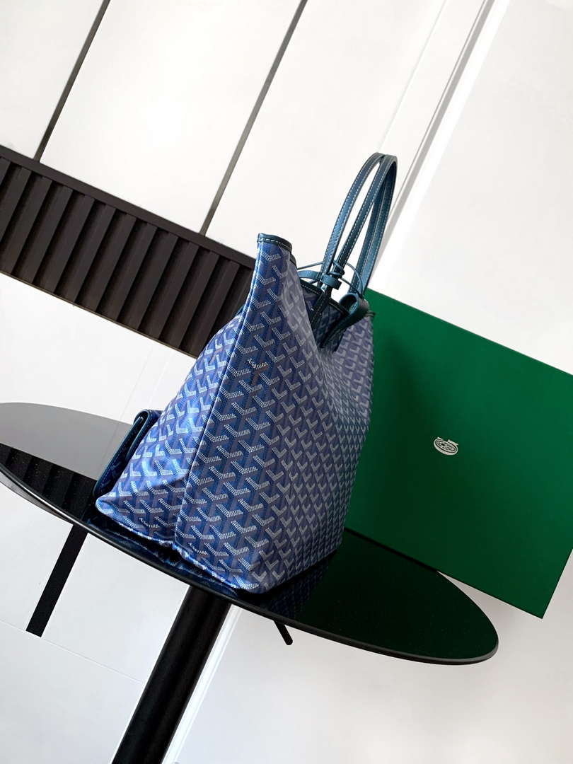 Goyard STLOUIGMLTY08CL08P Saint Louis GM Bag Pearly Blue
