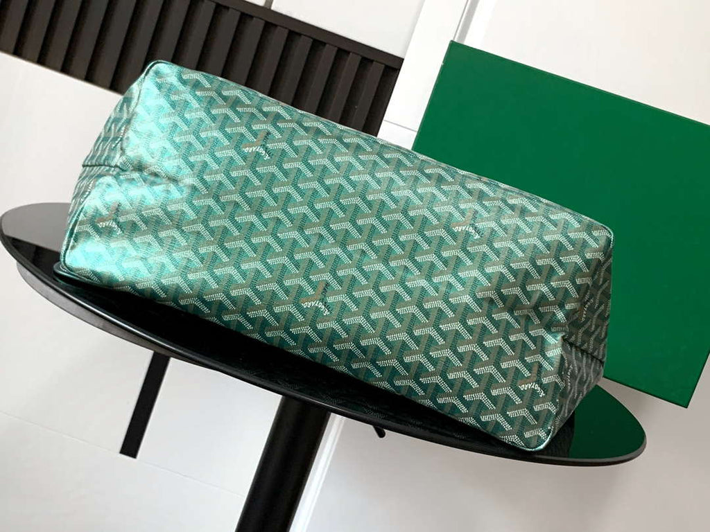 Goyard STLOUIGMLTY08CL08P Saint Louis GM Bag Pearly Green