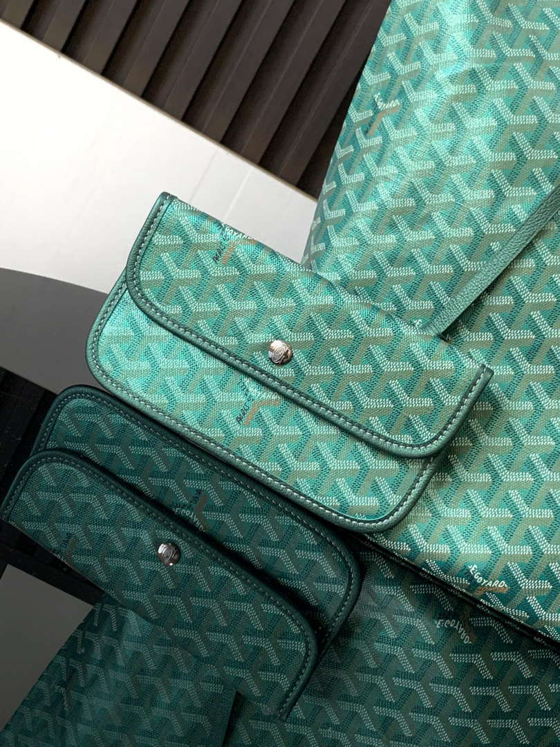 Goyard STLOUIGMLTY08CL08P Saint Louis GM Bag Pearly Green