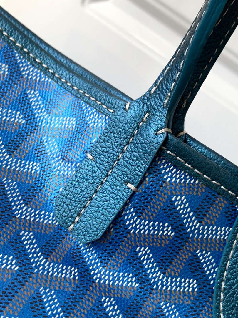 Goyard STLOUIPMLTY07CL07P Saint Louis PM Bag Pearly Blue