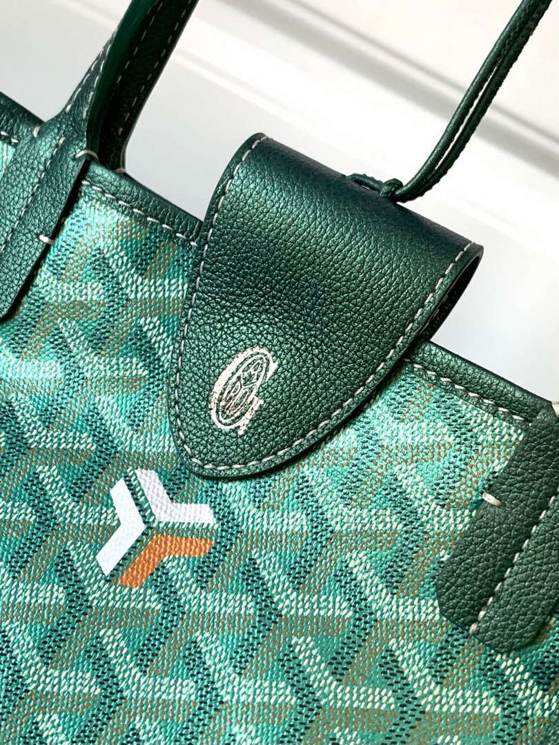 Goyard STLOUIPMLTY07CL07P Saint Louis PM Bag Pearly Green