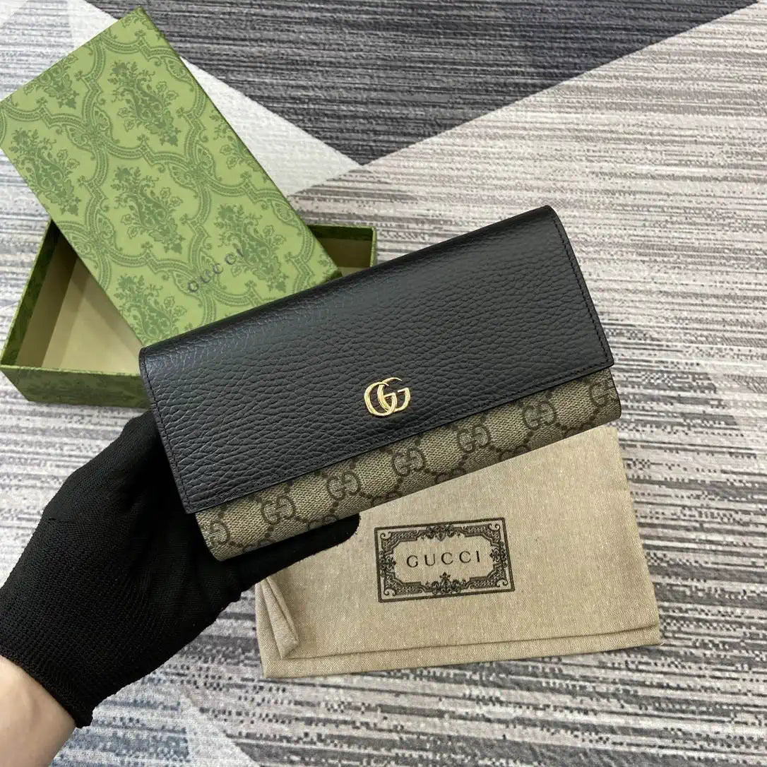 Gucci 456116 Bi-color GG Marmont continental wallet Beige and Black leather
