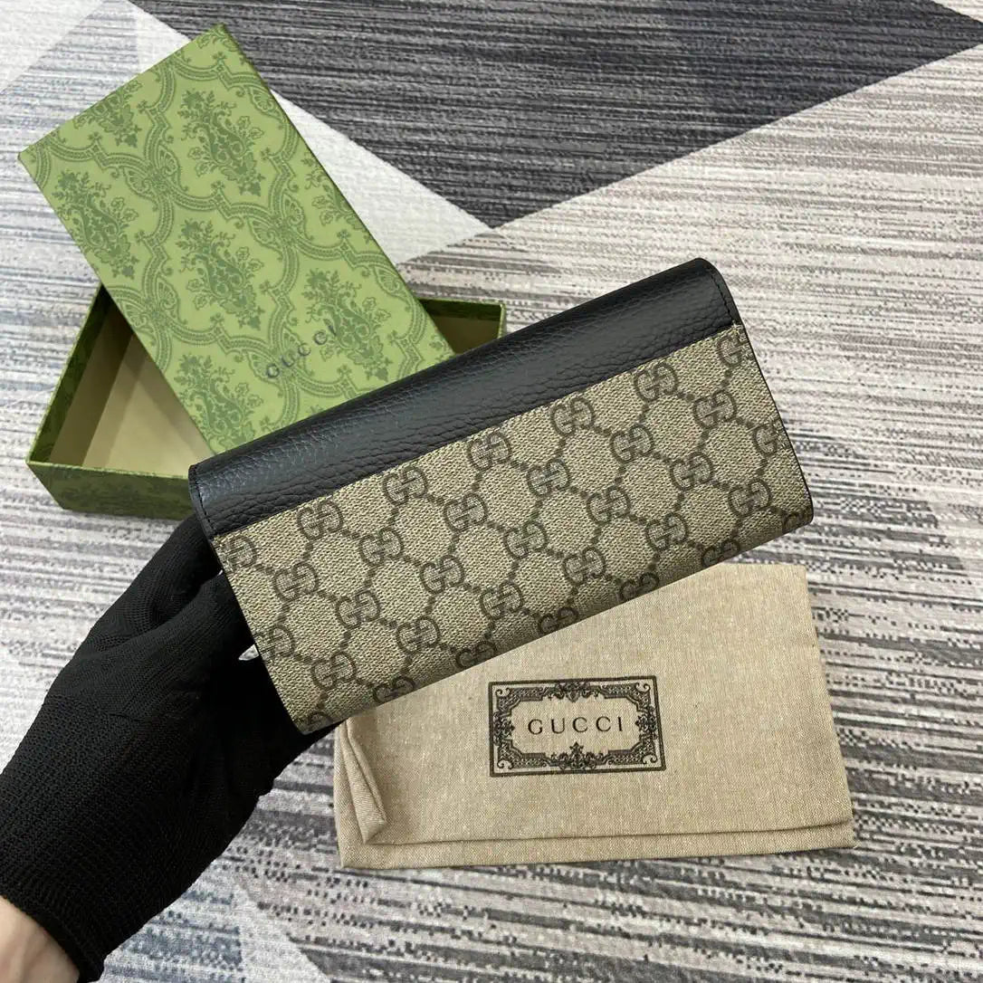 Gucci 456116 Bi-color GG Marmont continental wallet Beige and Black leather