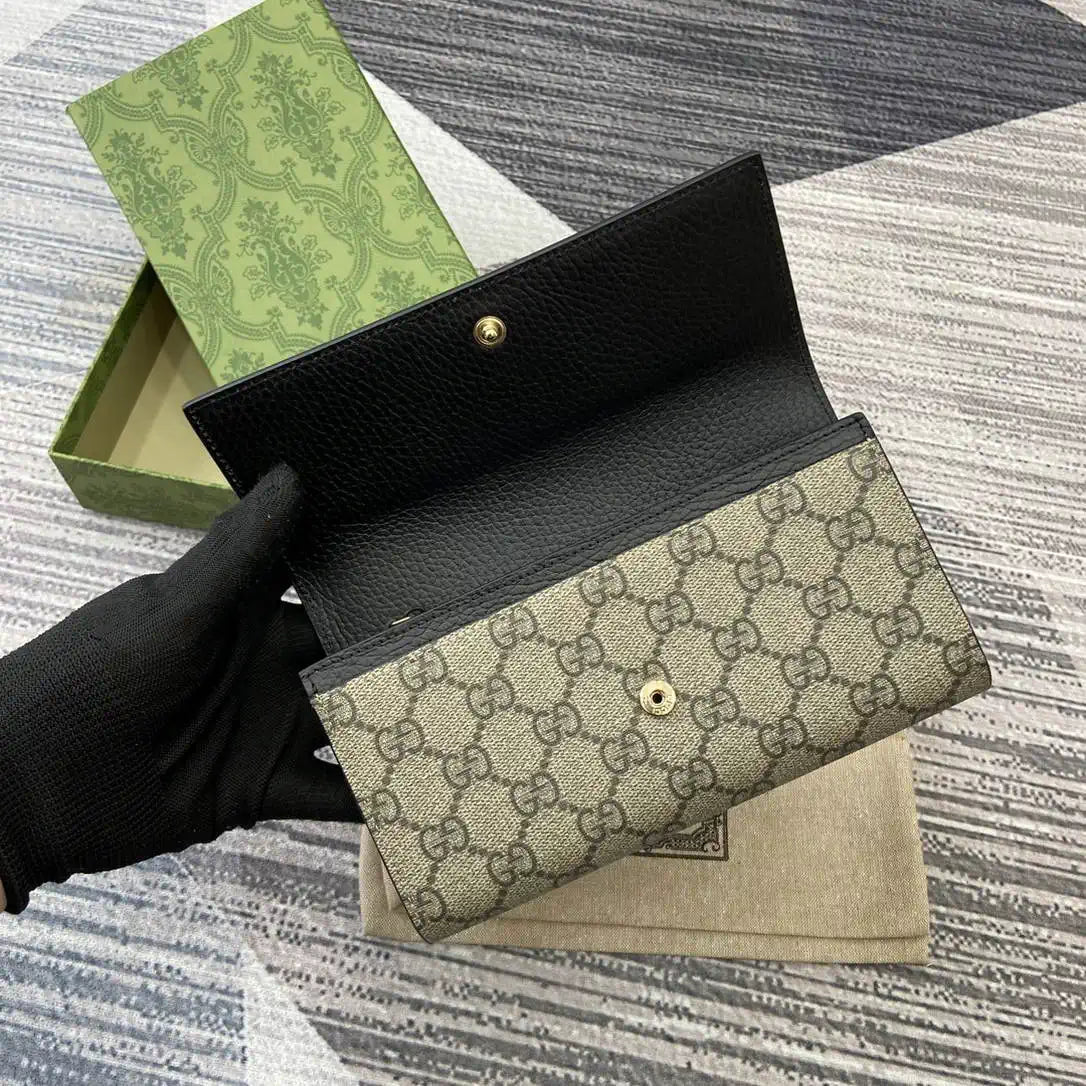 Gucci 456116 Bi-color GG Marmont continental wallet Beige and Black leather