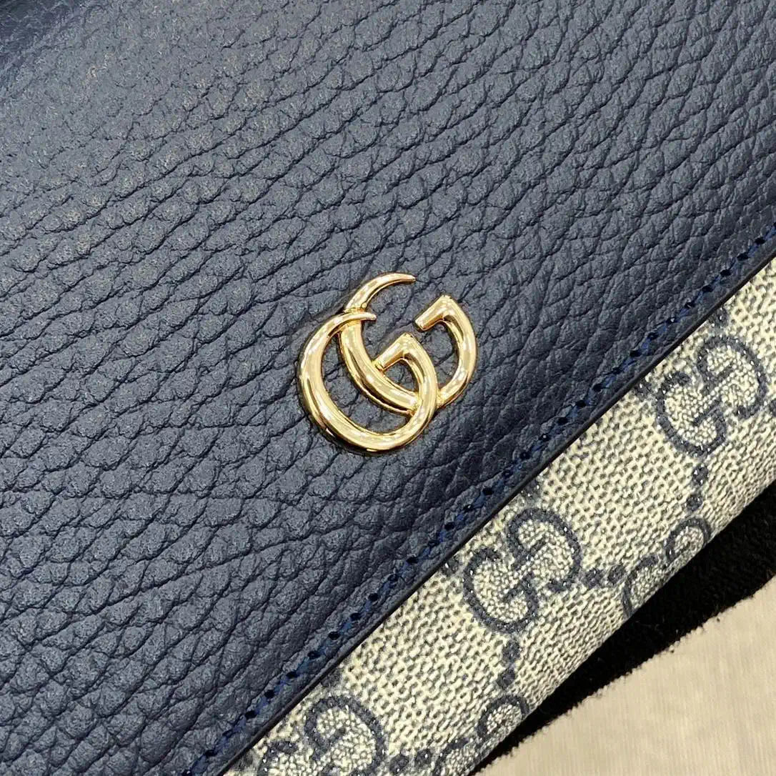 Gucci 456116 Bi-color GG Marmont continental wallet Beige and navy leather