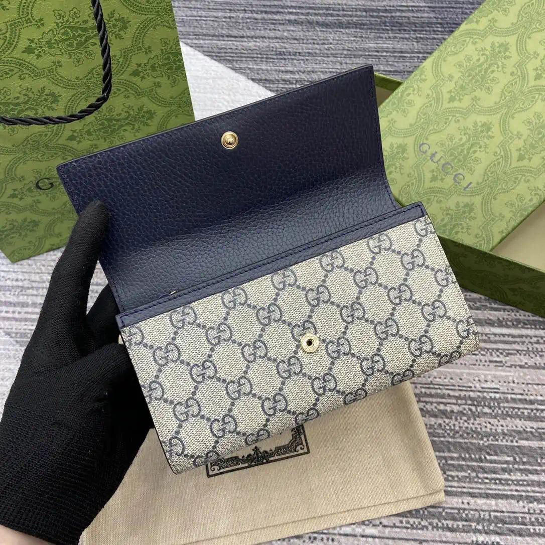 Gucci 456116 Bi-color GG Marmont continental wallet Beige and navy leather