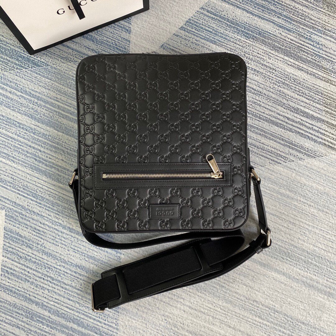 Gucci 473878  GG Supreme Flat Messenger Black