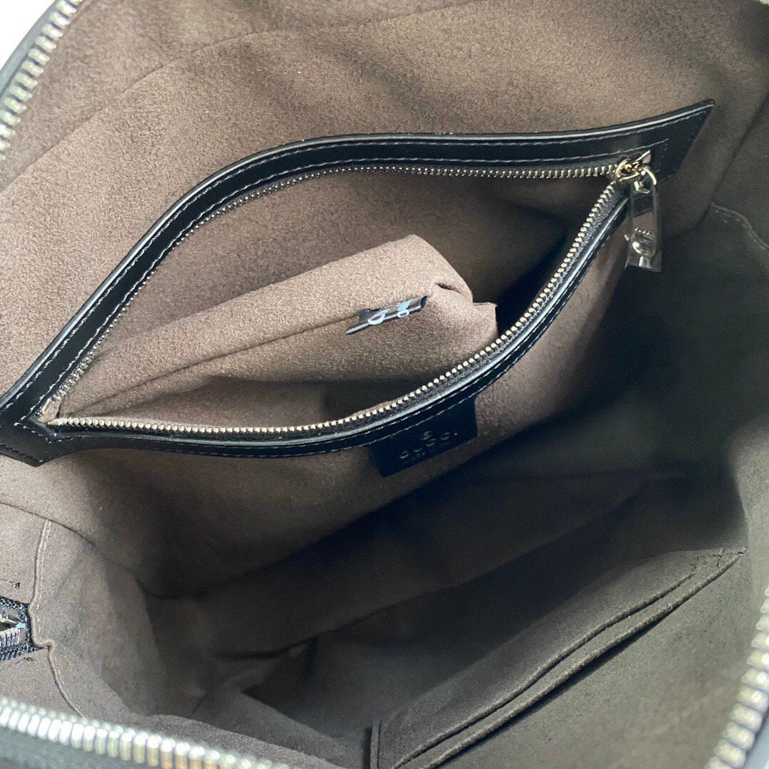 Gucci 473878  GG Supreme Flat Messenger Black