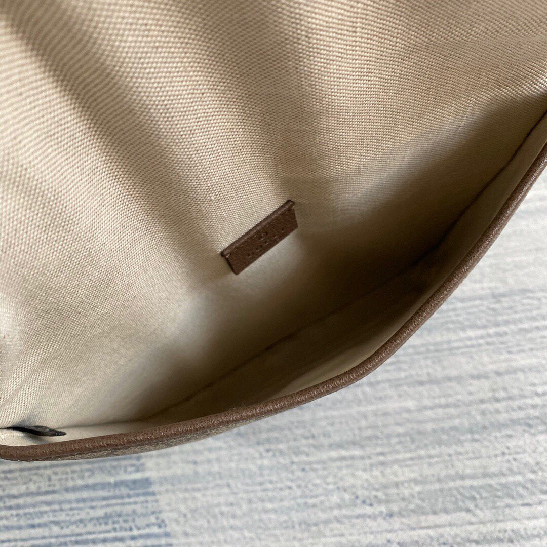Gucci 599521 GG Supreme Medium Bag Beige
