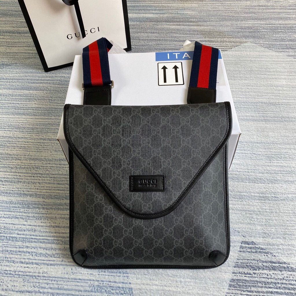 Gucci 599521 GG Supreme Medium Bag Black