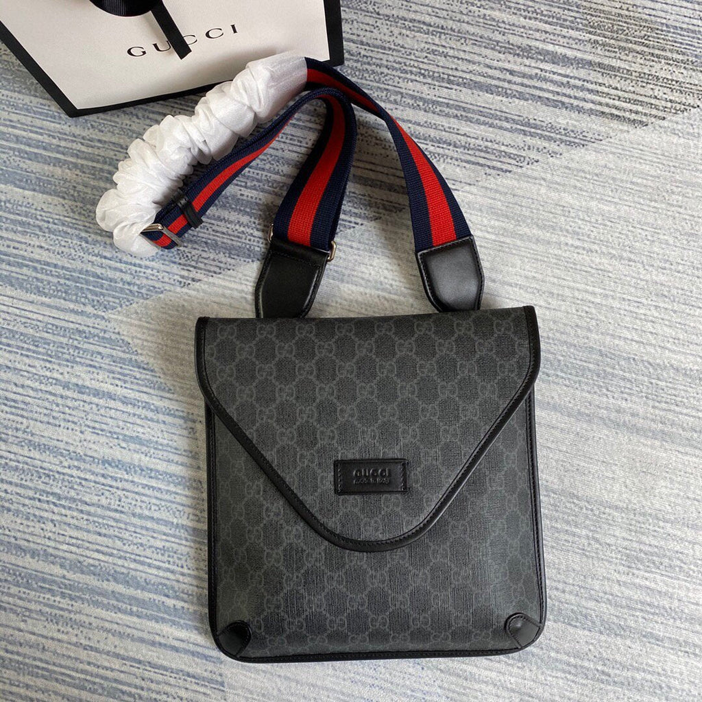 Gucci 599521 GG Supreme Medium Bag Black