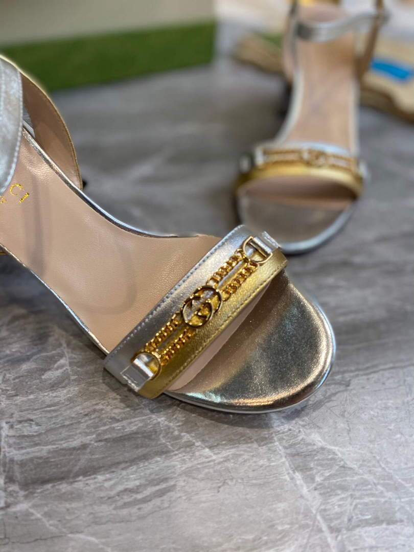 Gucci 655408 Women's Sandal With Chain Leather Silver - luxibagsmall