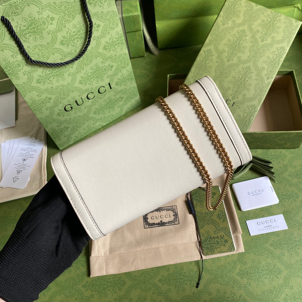 Gucci 658243 Diana chain wallet in White