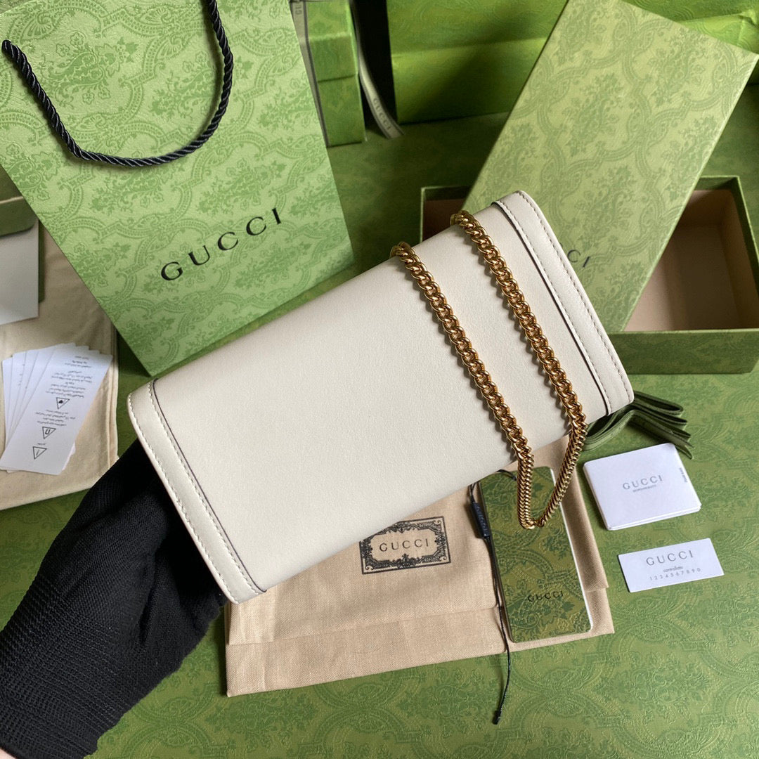 Gucci 658243 Diana chain wallet in White