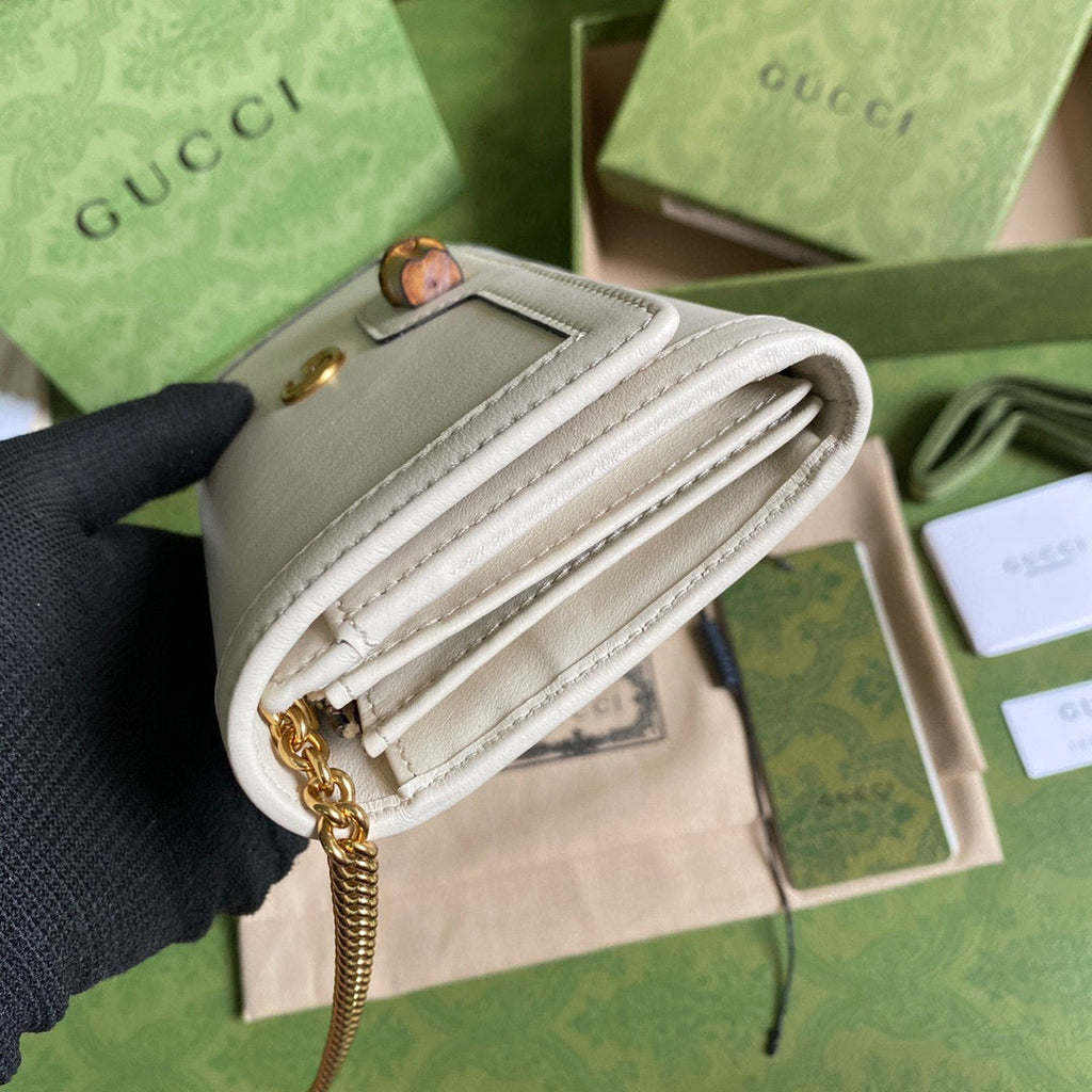 Gucci 658243 Diana chain wallet in White