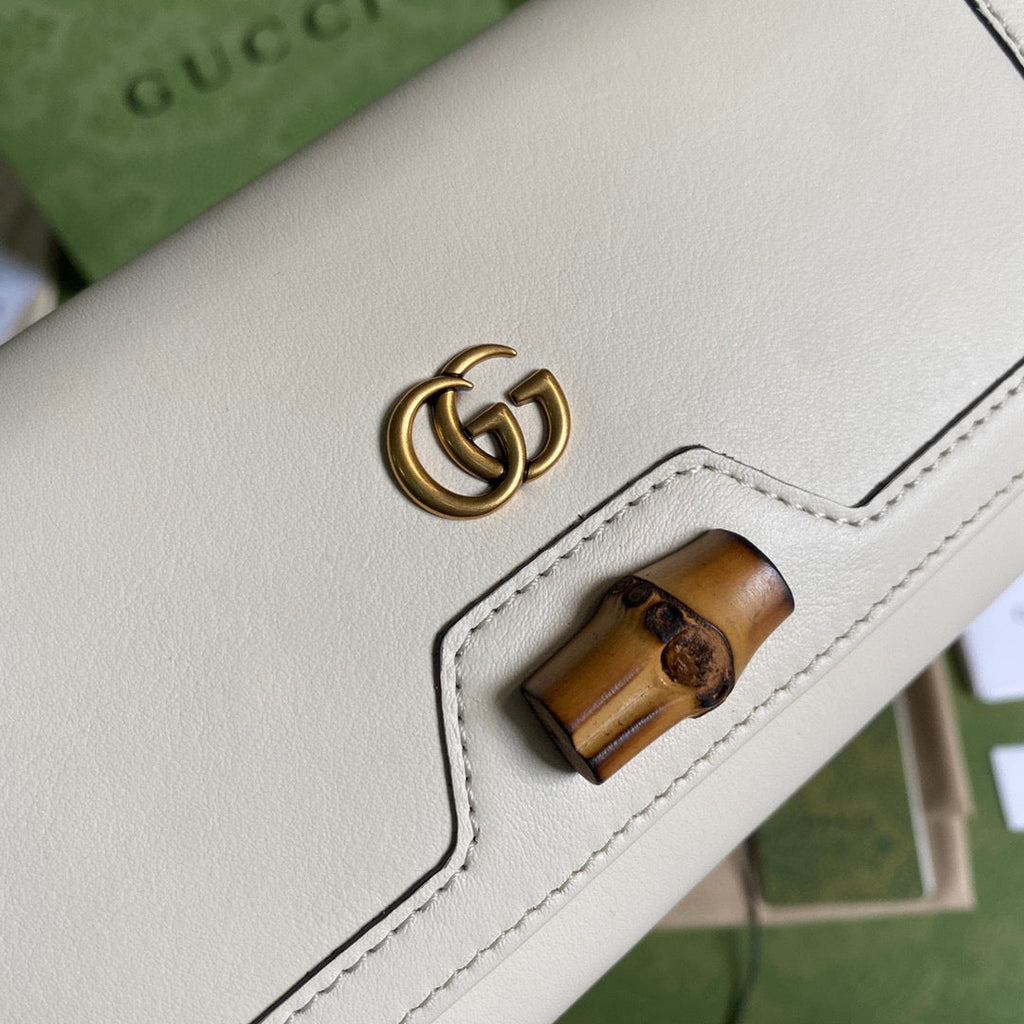 Gucci 658243 Diana chain wallet in White
