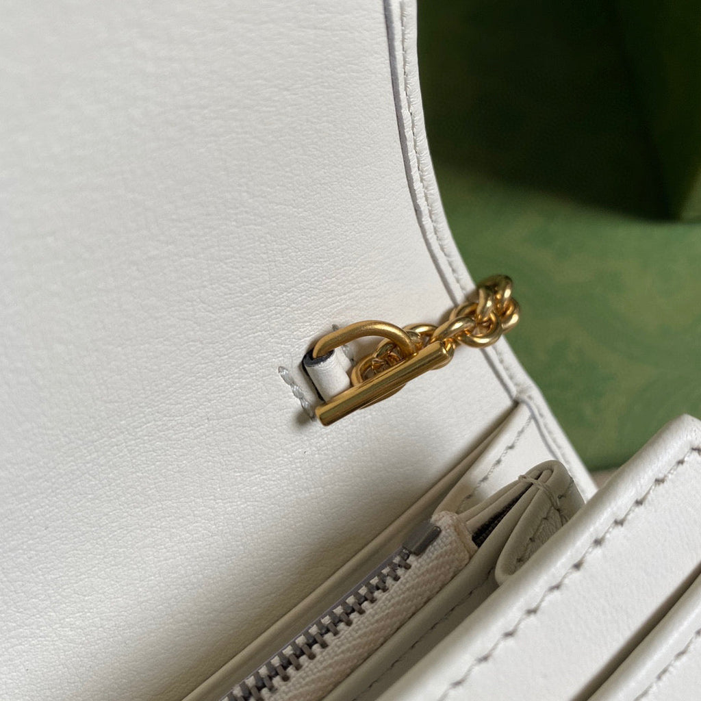 Gucci 658243 Diana chain wallet in White