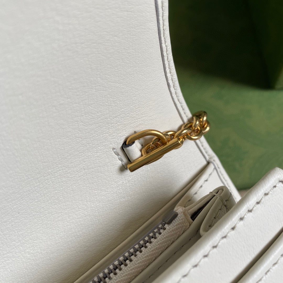 Gucci 658243 Diana chain wallet in White