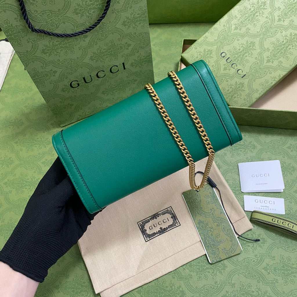 Gucci 658243 Diana chain wallet in Green