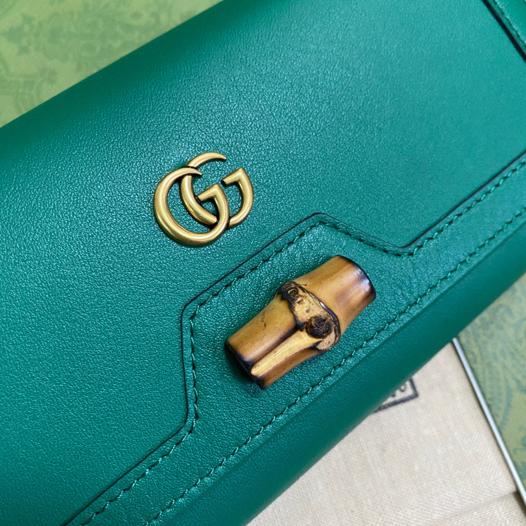 Gucci 658243 Diana chain wallet in Green