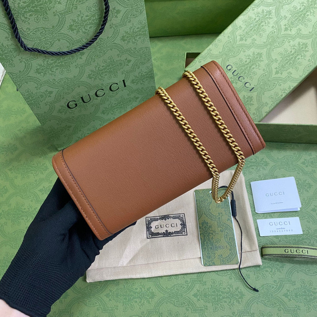 Gucci 658243 Diana chain wallet in Brown