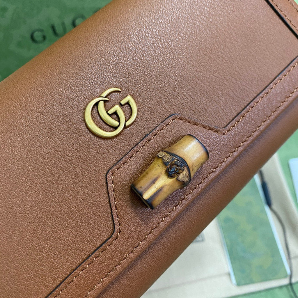 Gucci 658243 Diana chain wallet in Brown