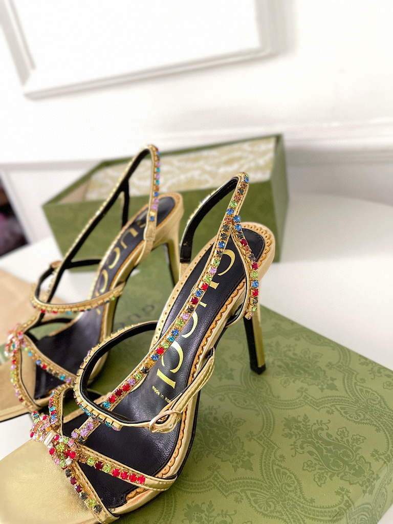 Gucci 659198 Women's sandal with Gold