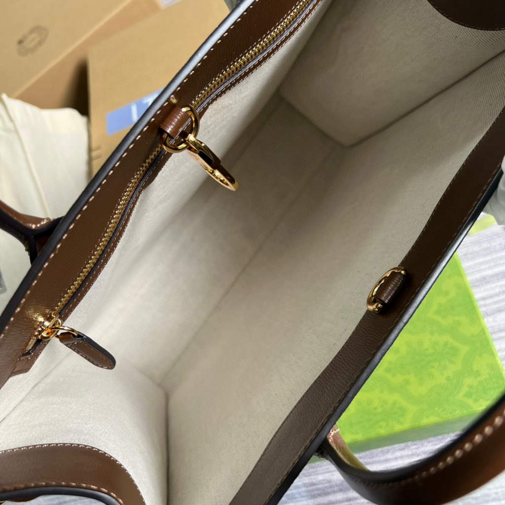 Gucci 674155 Medium Tote With Lnterlocking G Bag