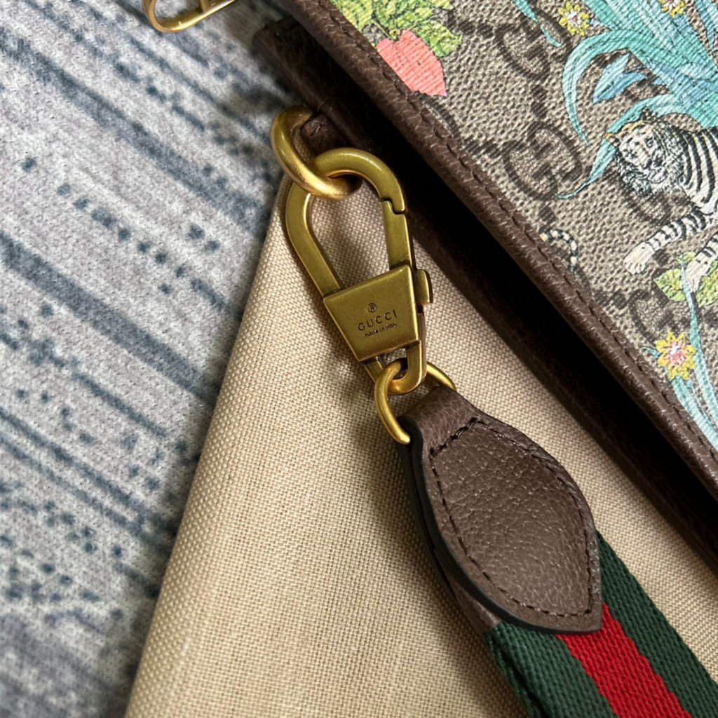 Gucci ?688378 Gucci Tiger pouch Bag Brown