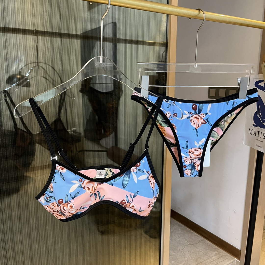 Gucci 688999 Fashion Bikini Swimsuit G65945