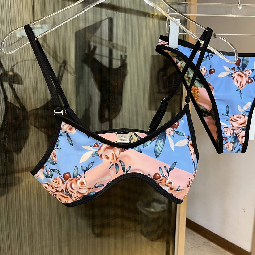 Gucci 688999 Fashion Bikini Swimsuit G65945