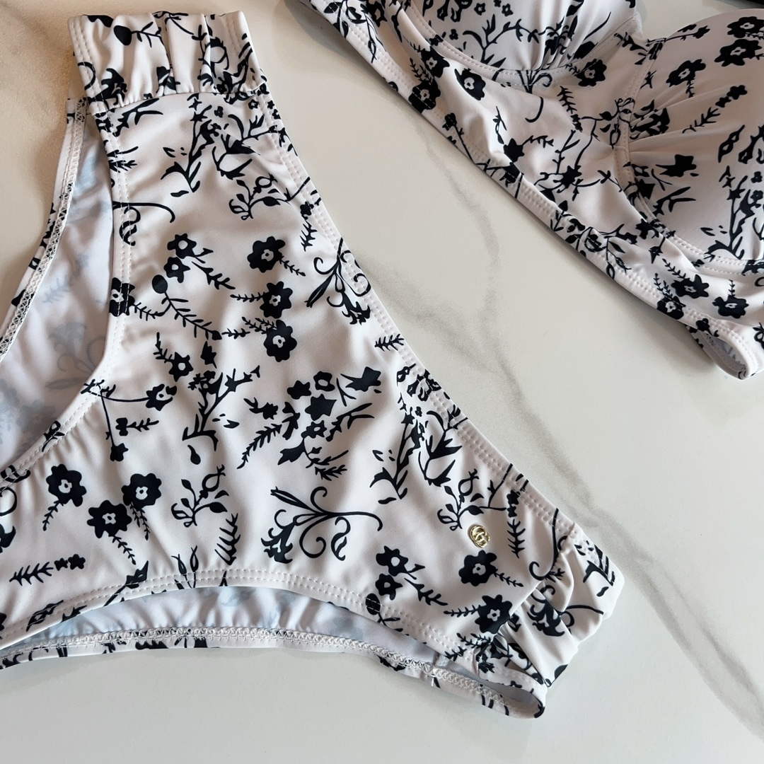Gucci 688999 Fashion Bikini Swimsuit G65946