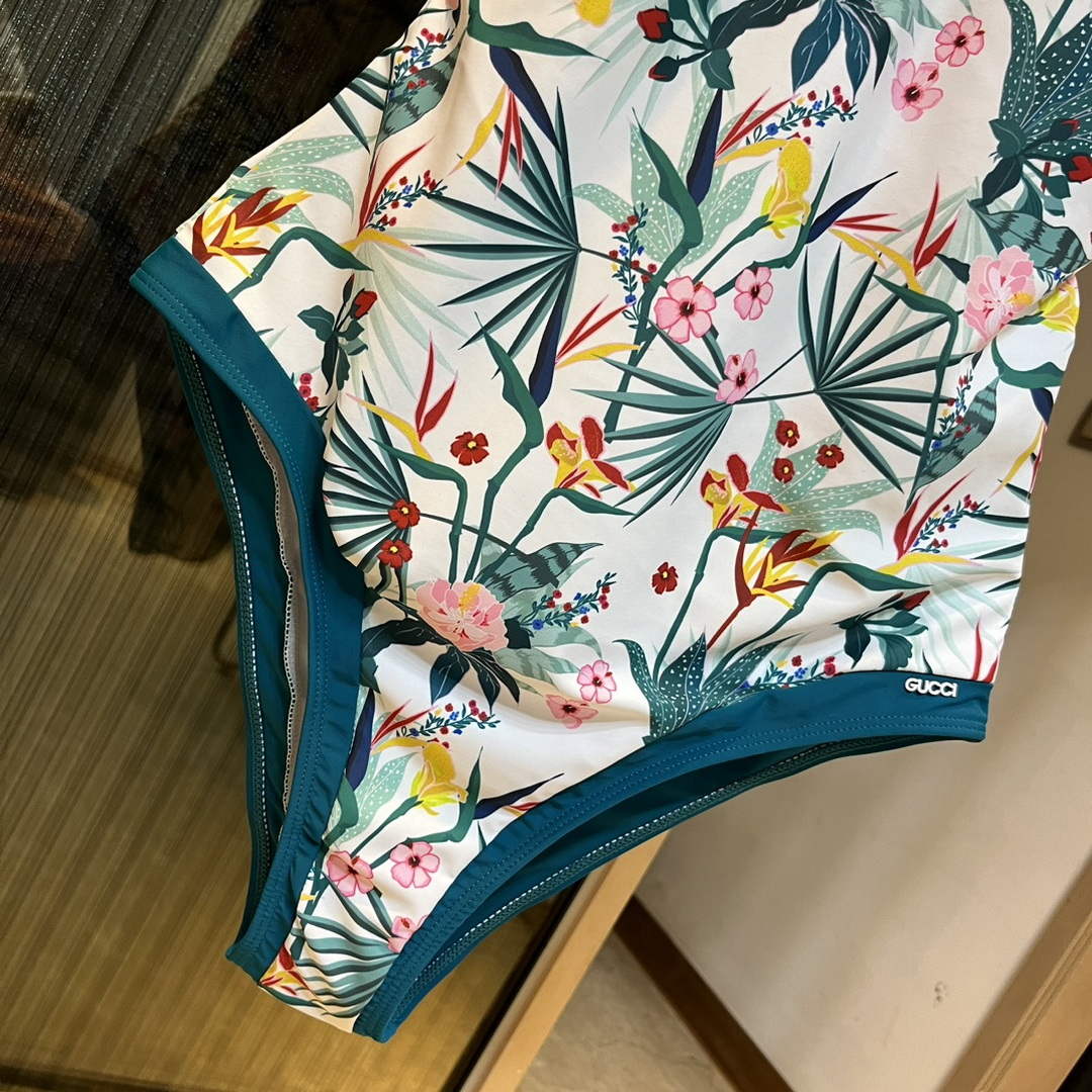 Gucci 688999 Fashion Bikini Swimsuit G65947