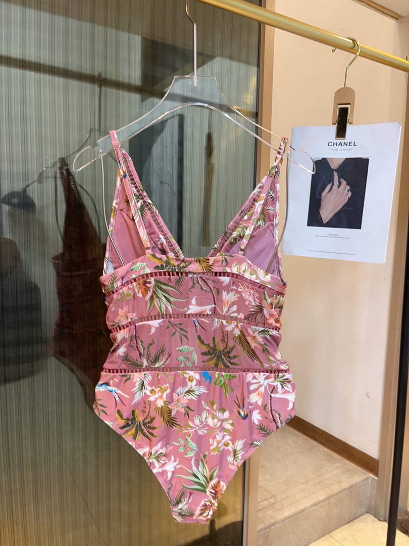 Gucci 688999 Fashion Bikini Swimsuit G65950