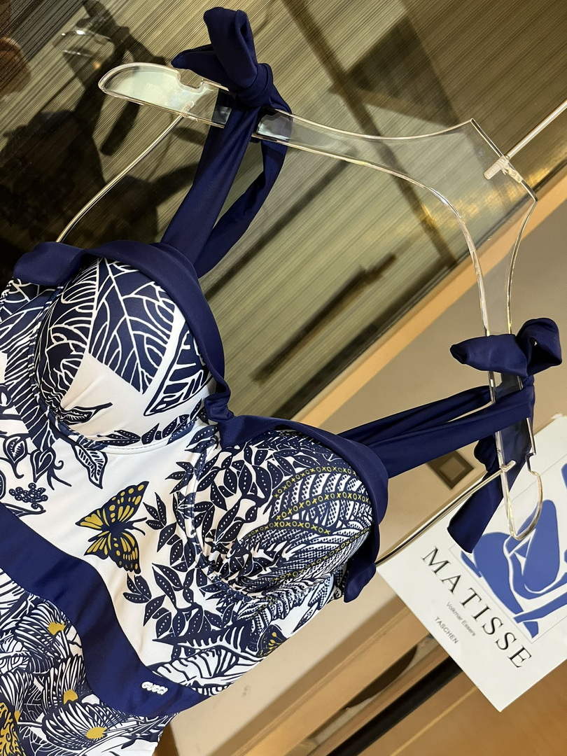 Gucci 688999 Fashion Bikini Swimsuit G65951