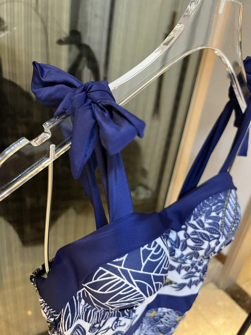 Gucci 688999 Fashion Bikini Swimsuit G65951