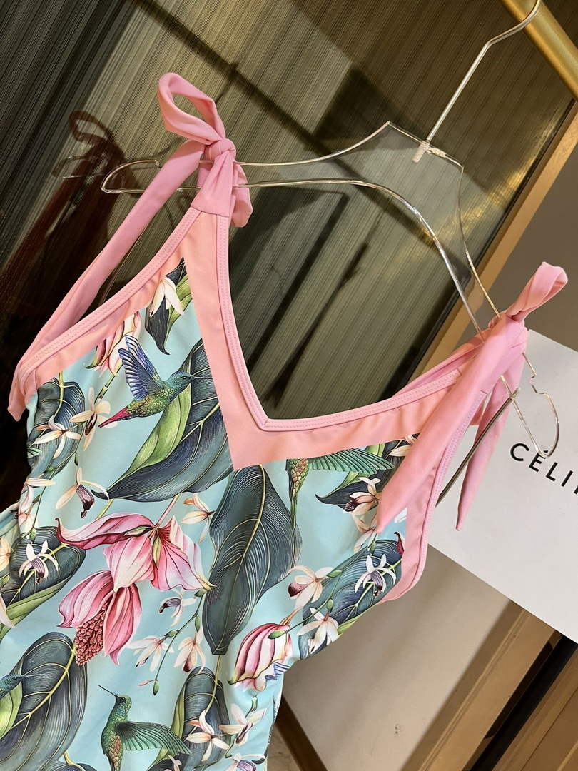 Gucci 688999 Fashion Bikini Swimsuit G65953