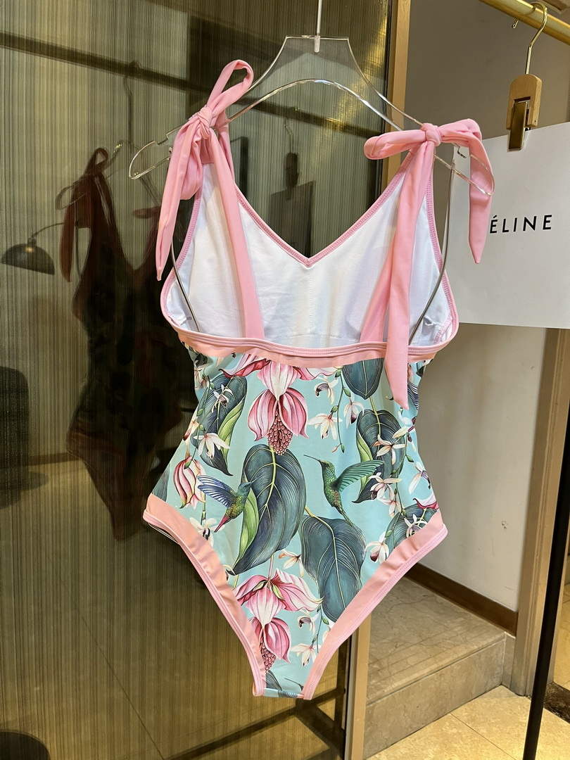 Gucci 688999 Fashion Bikini Swimsuit G65953