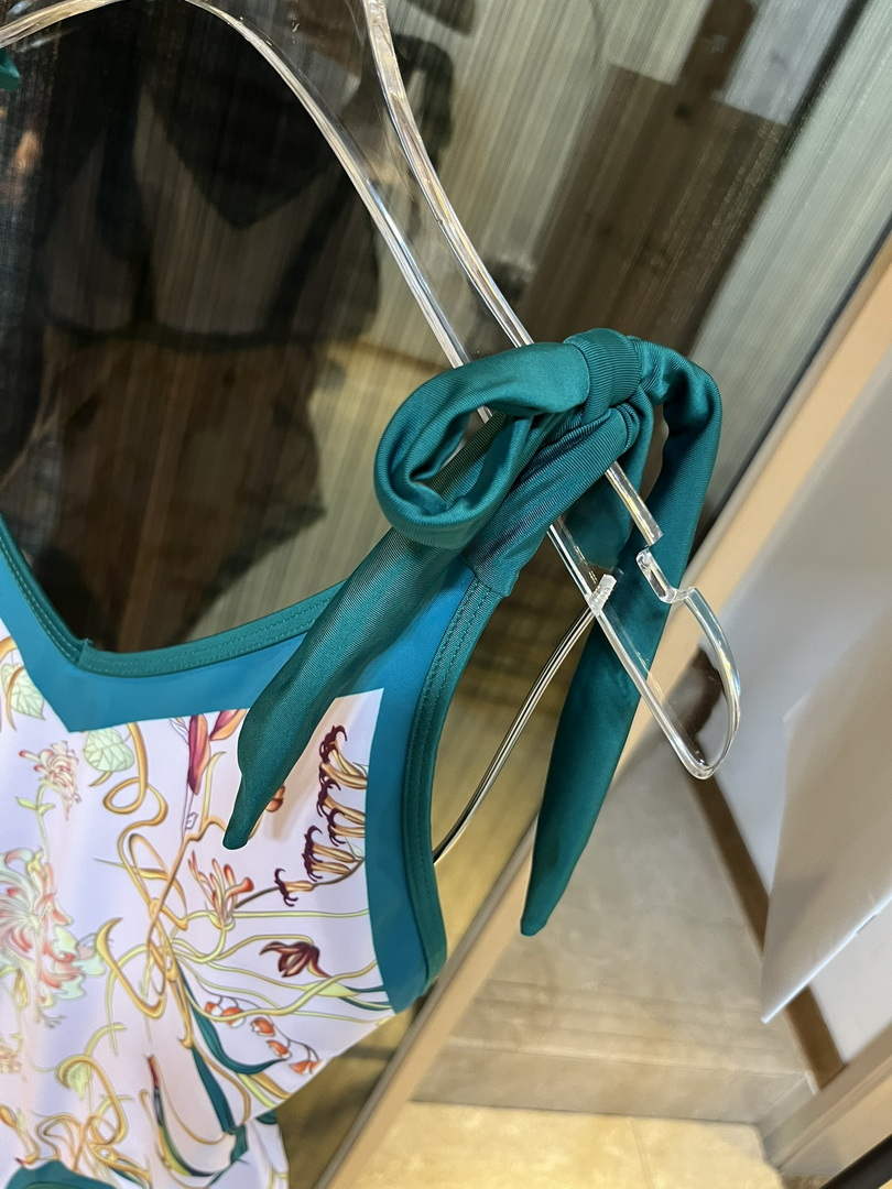 Gucci 688999 Fashion Bikini Swimsuit G65954