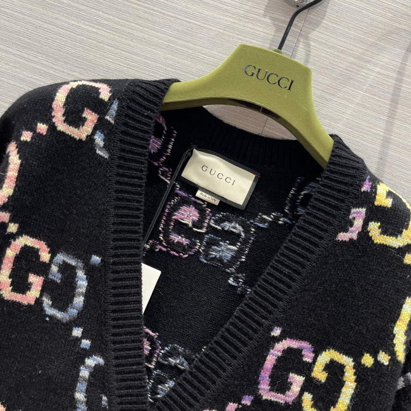 Gucci 692696 Women's Reversible GG wool jacquard cardigan G66854
