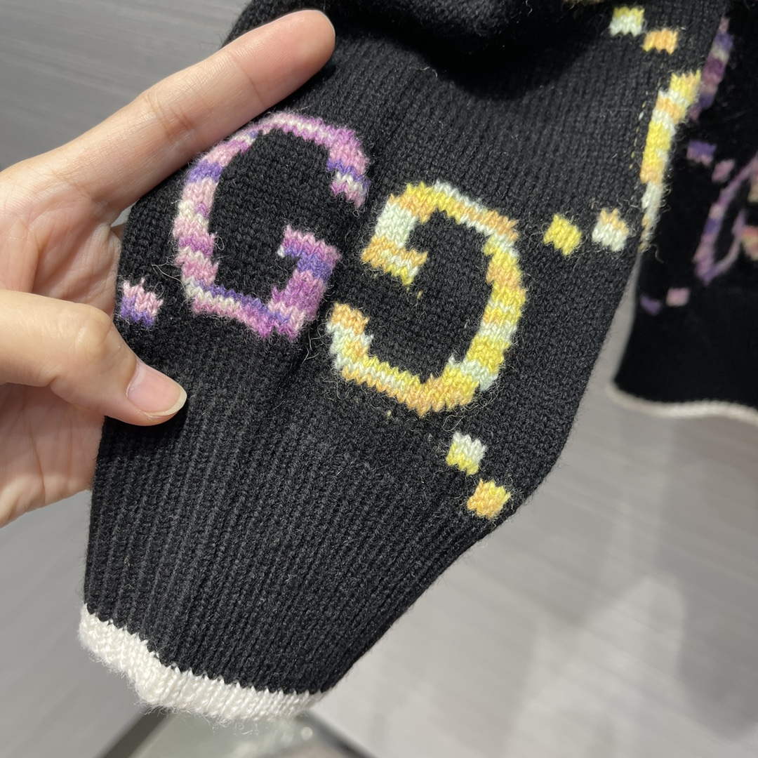 Gucci 692696 Women's Reversible GG wool jacquard cardigan G66854