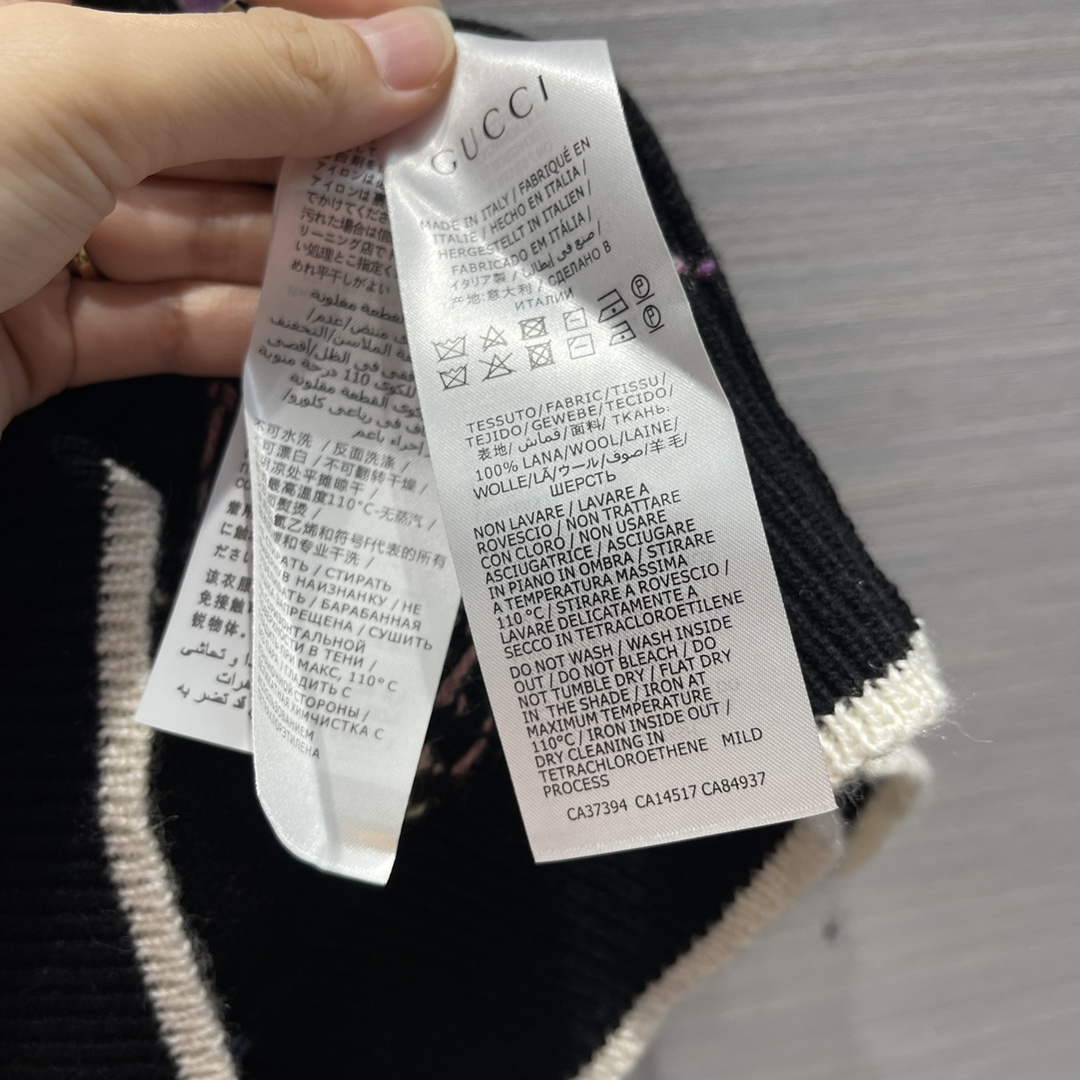 Gucci 692696 Women's Reversible GG wool jacquard cardigan G66854